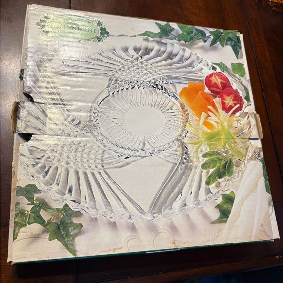 Elegant Vintage Clear Glass Serving Platter - Picture 2 of 3